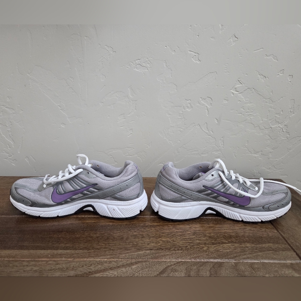 Nike Women's Dart 8 Athletic Shoes in Gray and Purple - Picture 5 of 11